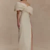 Vestido de novia de tafetán Angelica con hombros descubiertos – Beige suave Vestido de novia de tafetán Angelica con hombros descubiertos – Beige suave
