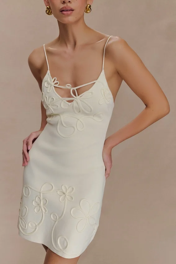 Vestido de punto bordado Brullo – Marfil Vestido de punto bordado Brullo – Marfil