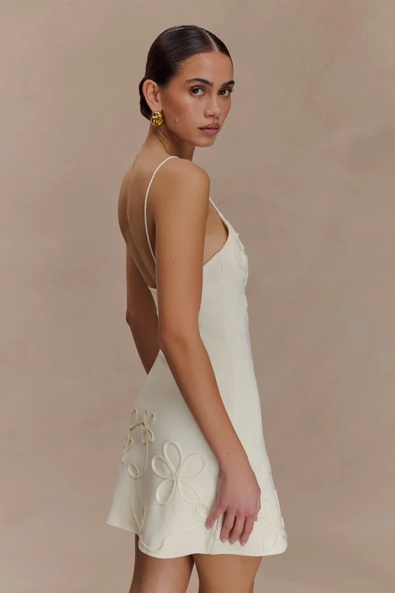 Vestido de punto bordado Brullo – Marfil Vestido de punto bordado Brullo – Marfil