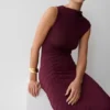 Vestido de punto plisado Milasandra – Ciruela Vestido de punto plisado Milasandra – Ciruela