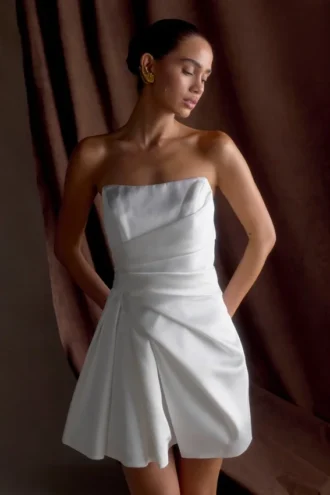Vestido de satén sin tirantes Lora – Blanco