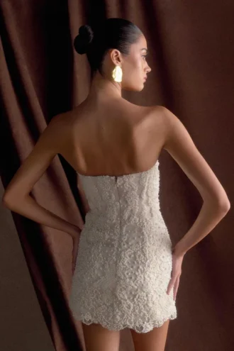 Vestido Eva con encaje y perlas cosidas a mano – Blanco