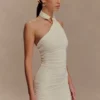 Vestido halter ceñido Mariposa – Marfil Vestido halter ceñido Mariposa – Marfil