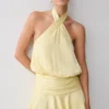 Vestido halter de satén Poppy – Limón Vestido halter de satén Poppy – Limón