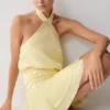 Vestido halter de satén Poppy – Limón Vestido halter de satén Poppy – Limón