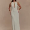 Vestido largo ajustado Beryl con perlas – Marfil Vestido largo ajustado Beryl con perlas – Marfil