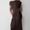 Vestido largo ajustado con lazo y mangas cortas Maiara – Chocolate Vestido largo ajustado con lazo y mangas cortas Maiara – Chocolate