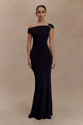 Vestido largo ajustado Kinsley con detalles metálicos – Negro