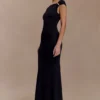 Vestido largo ajustado Kinsley con detalles metálicos – Negro