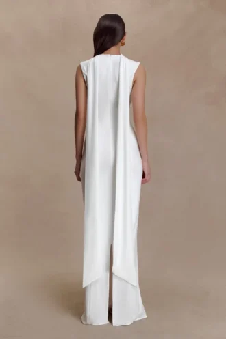 Vestido largo ajustado Wisteria con pañuelo – Blanco