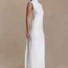 Vestido largo ajustado Wisteria con pañuelo – Blanco