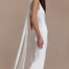 Vestido largo ajustado Wisteria con pañuelo – Blanco