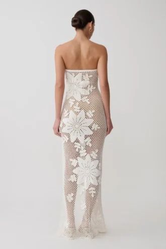 Vestido largo asimétrico Mandie de ganchillo hecho a mano – Blanco