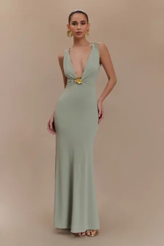Vestido largo Beck con escote pronunciado y detalles florales – Basil