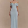 Vestido largo Bernadina con cuello halter de malla y tejido elástico – Azul pálido