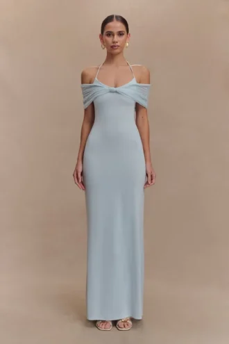 Vestido largo Bernadina con cuello halter de malla y tejido elástico – Azul pálido