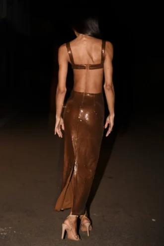 Vestido largo con aberturas y lentejuelas Adoria – Chocolate