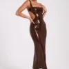 Vestido largo con aberturas y lentejuelas Adoria – Chocolate