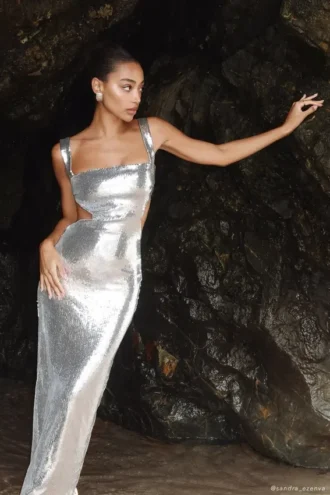 Vestido largo con aberturas y lentejuelas Adoria – Plata
