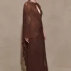 Vestido largo con capa Bakari Diamante – Chocolate