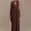 Vestido largo con capa Bakari Diamante – Chocolate