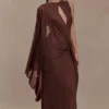 Vestido largo con capa Bakari Diamante – Chocolate