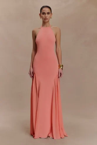 Vestido largo con cuello halter de punto y malla Soleil – Coral