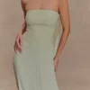 Vestido largo con pañuelo de gasa Caira – Salvia Vestido largo con pañuelo de gasa Caira – Salvia