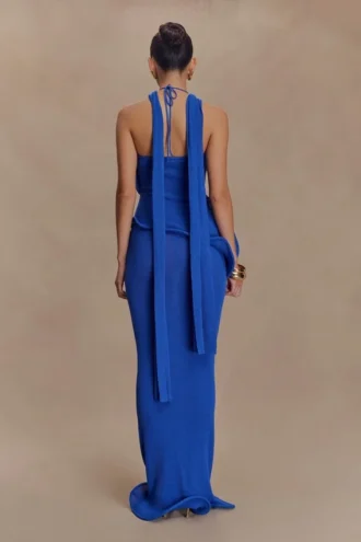 Vestido largo de punto con cuello halter Caprice – Cobalto