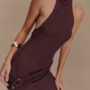 Vestido largo de punto con cuello halter de Reece – Chocolate