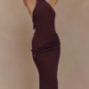 Vestido largo de punto con cuello halter de Reece – Chocolate