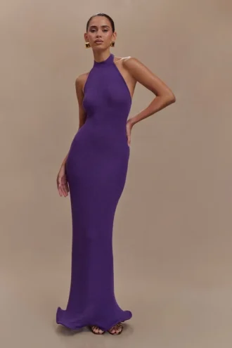 Vestido largo de punto con cuello halter Melodie – Morado