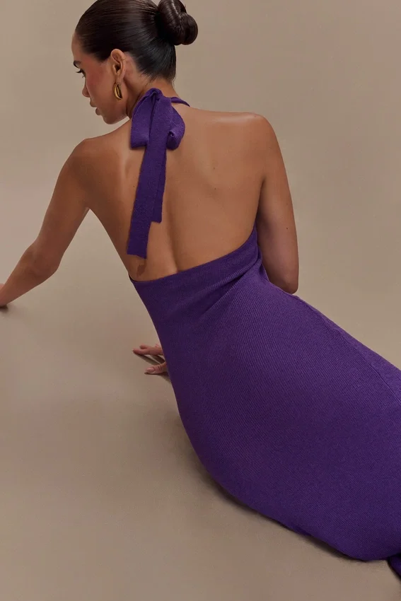 Vestido largo de punto con cuello halter Melodie – Morado Vestido largo de punto con cuello halter Melodie – Morado