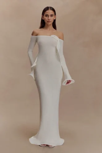 Vestido largo de punto con hombros descubiertos Sandrine – Blanco Vestido largo de punto con hombros descubiertos Sandrine – Blanco