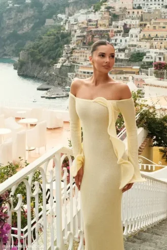 Vestido largo de punto con hombros descubiertos Sandrine – Limón Vestido largo de punto con hombros descubiertos Sandrine – Limón