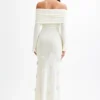 Vestido largo de punto con rosas y hombros descubiertos Kiki – Marfil