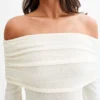 Vestido largo de punto con rosas y hombros descubiertos Kiki – Marfil