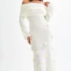 Vestido largo de punto con rosas y hombros descubiertos Kiki – Marfil