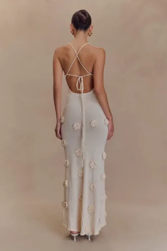 Vestido largo de punto Suki con flores – Color nude