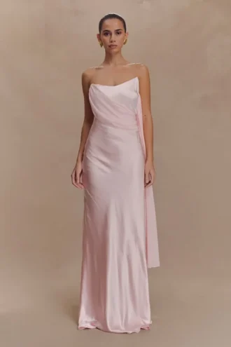 Vestido largo de satén y gasa Carah – Rosa pálido Vestido largo de satén y gasa Carah – Rosa pálido