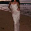 Vestido largo Jasmyn Hot Fix con espalda de malla – Color nude Vestido largo Jasmyn Hot Fix con espalda de malla – Color nude