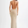 Vestido largo Jasmyn Hot Fix con espalda de malla – Color nude Vestido largo Jasmyn Hot Fix con espalda de malla – Color nude