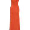 Vestido largo Kaida Slinky con detalles metálicos – Naranja quemado Vestido largo Kaida Slinky con detalles metálicos – Naranja quemado