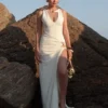 Vestido largo Kaiden con pedrería – Marfil Vestido largo Kaiden con pedrería – Marfil