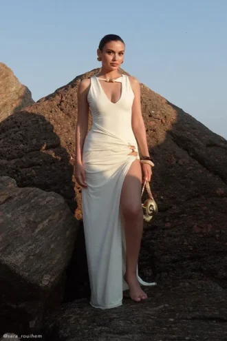 Vestido largo Kaiden con pedrería – Marfil