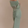 Vestido largo Kaitlin de un solo hombro, ceñido y con malla – Albahaca Vestido largo Kaitlin de un solo hombro, ceñido y con malla – Albahaca