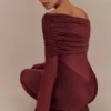 Vestido largo Kaitlin de un solo hombro, con tejido elástico y malla – Burdeos Vestido largo Kaitlin de un solo hombro, con tejido elástico y malla – Burdeos