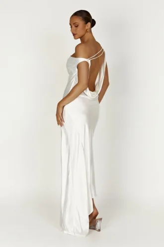 Vestido largo liso Yvette con bajo asimétrico – Blanco
