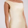 Vestido largo liso Yvette con bajo asimétrico – Mantequilla