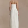Vestido largo plisado con cuello halter Stacie – Marfil